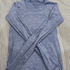 Good condition lululemon swiftly. Blue. Size 6